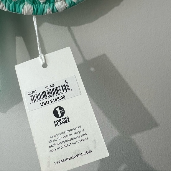 Vitamin A NWT Goldie Underwire Bikini Top - Picture 5 of 9